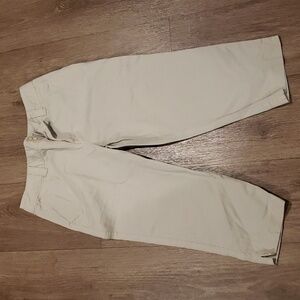 1 pair of Cato capris
